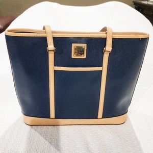 NWT Dooney & Bourke Navy Cynthia Tote LG0341